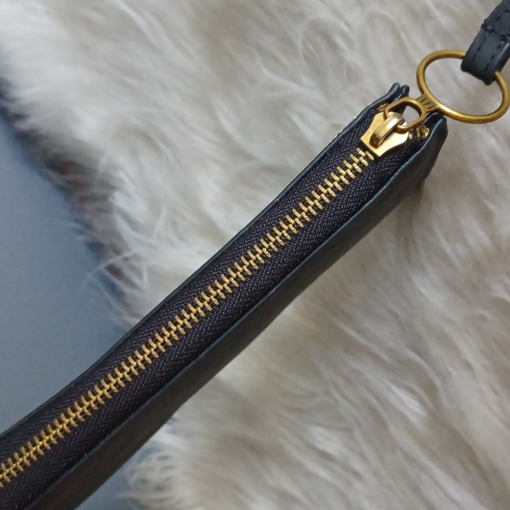 Universal Thread Wallet - Picture 3 of 13